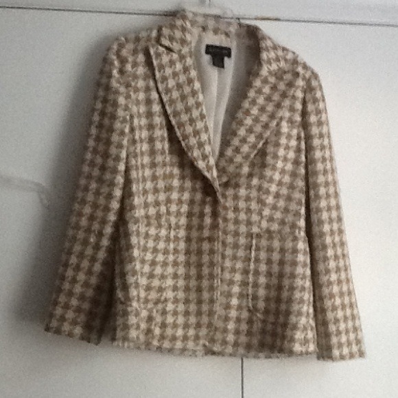 Tan and Cream houndstooth blazer