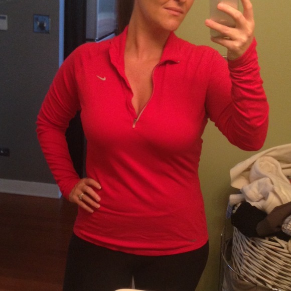 SOLD RESERVED Nike pull over.