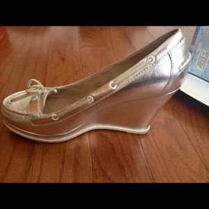 REDUCED! Metallic silver sperry top-sider wedges.