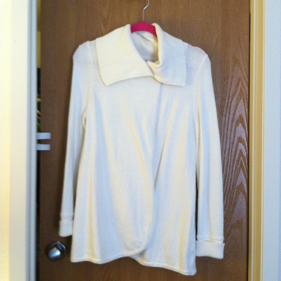 Gap ivory soft feel sweater with cape feel