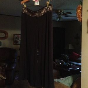 One ❤ (the brand) Black Capri with gold at waist