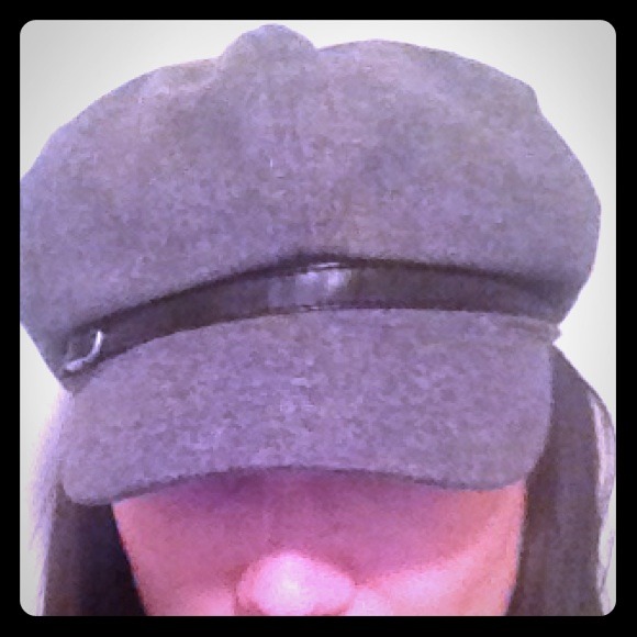 Grey Paperboy Style Hat with black accent