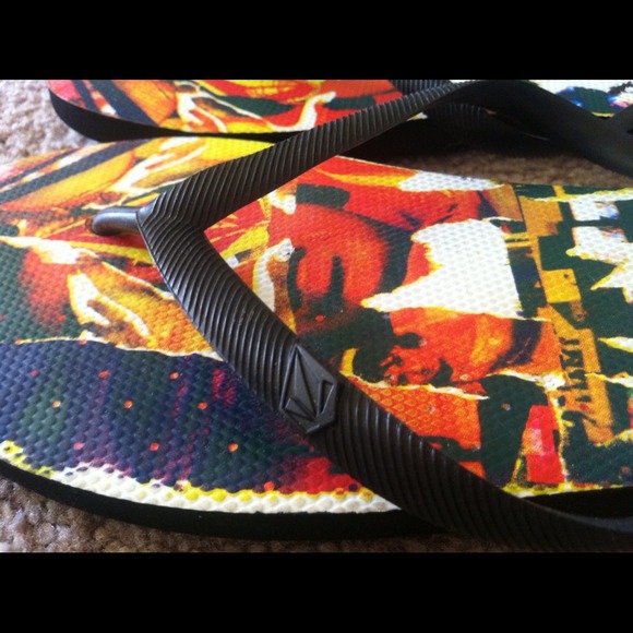 Volcom Multicolor Flip Flops - Picture 2 of 3