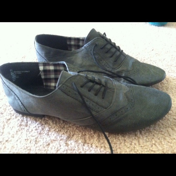 TRADED Target Dark Grey and Black Oxford Shoes - Picture 1 of 4