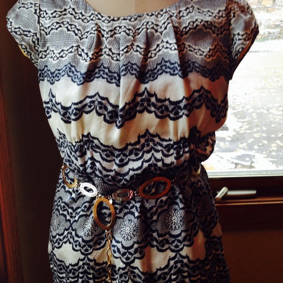 Traded: @saswanson CAbi black and white
