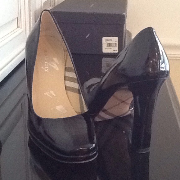 Authentic Burberry patent leather black shoes