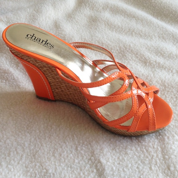 🚫🚫sold🚫🚫Charles David orange patent wedge