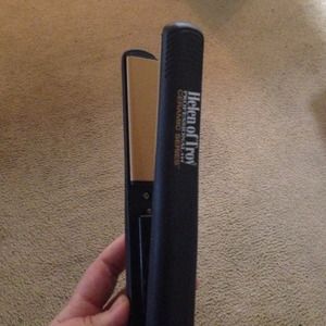 Helen of Troy ceramic flat iron ❤️