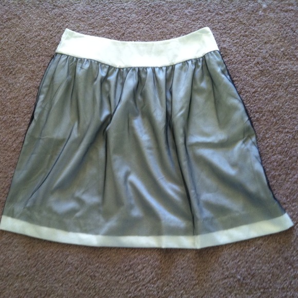 Boutique White Skirt with Black Net Overlay - Picture 1 of 3