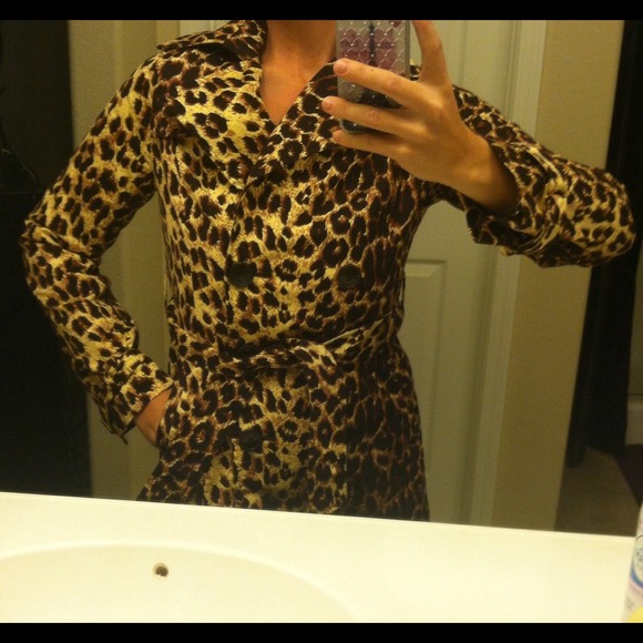 Leopard Trench - Picture 3 of 4