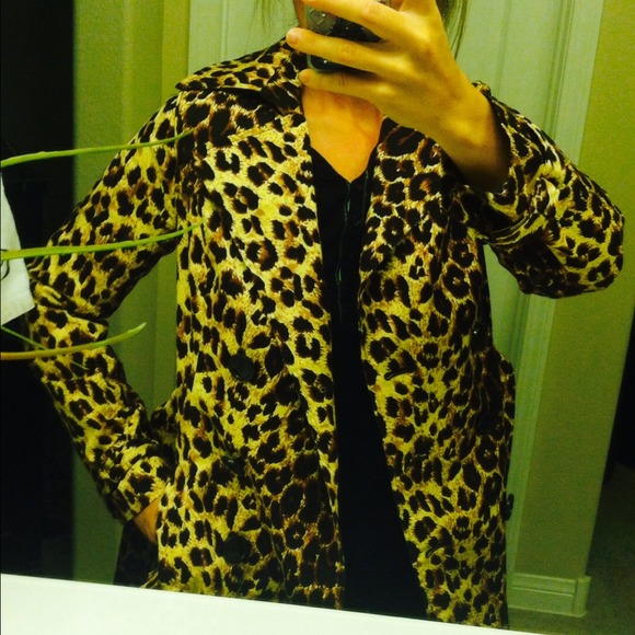 Leopard Trench - Picture 4 of 4