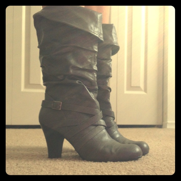 Grey scrunched boots 🎀