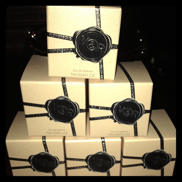 Viktor&Rolf (Flower Bomb) perfume