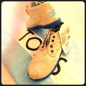 Little TOMS shoes