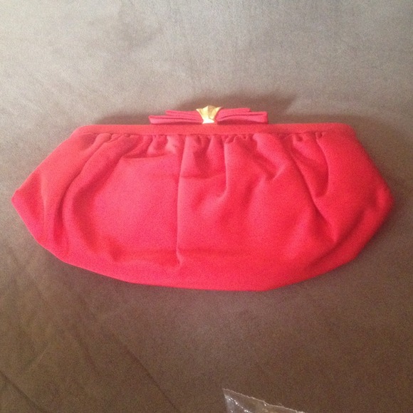 Red clutch