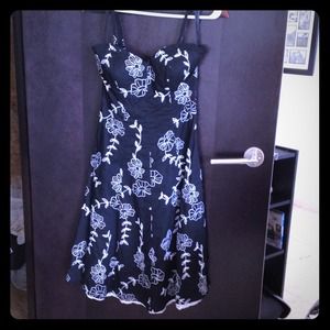 Black house white market sweetheart dress