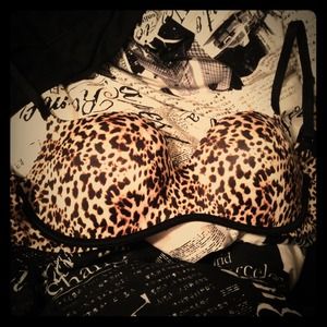 VICTORIA SECRET BRA