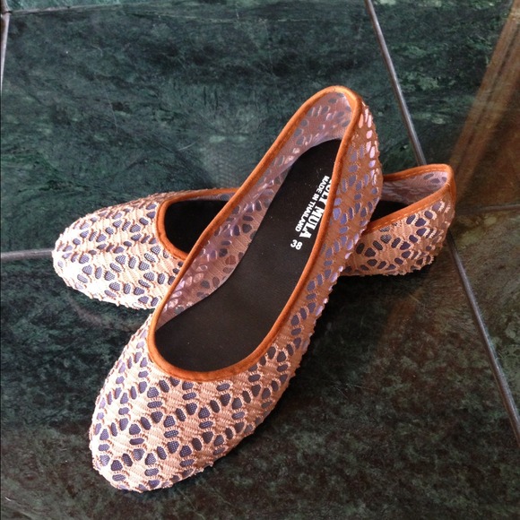 💢SOLD💢Lace ballet flats Worn one time