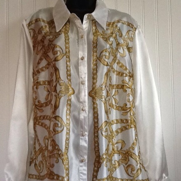 Vintage shiny satin blouse. On trend!