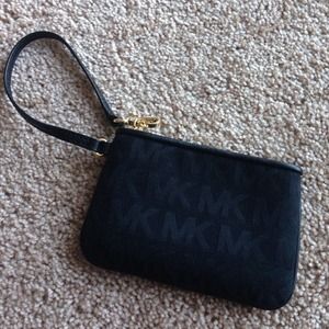 🔴SOLD ON EBAY🔴Michael Kors Wristlet