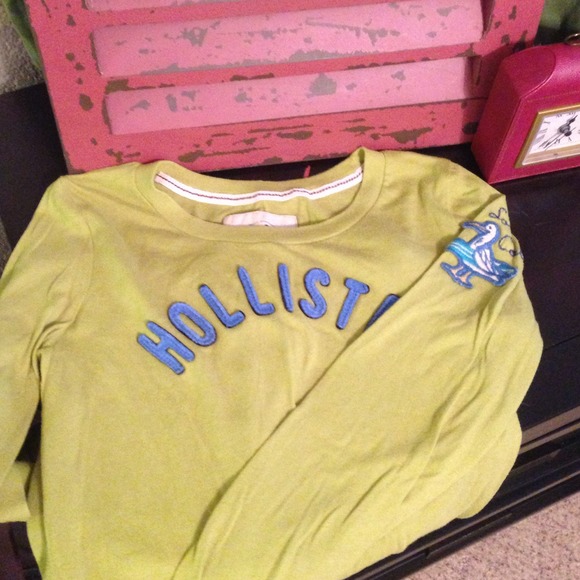 2 Hollister long sleeve shirts (green) - Picture 2 of 3
