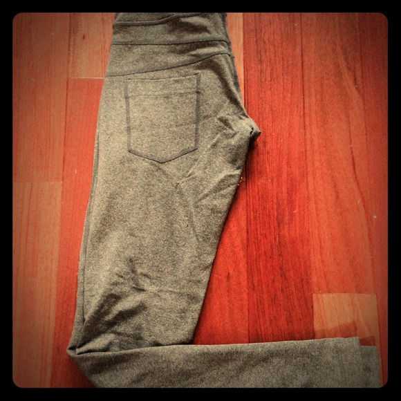 SOLD****Lululemon legging size 2
