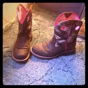Ariat cowgirl boots