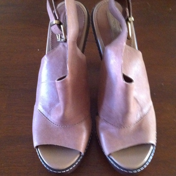 Cute & comfy Banana Republic booties - REDUCED - Picture 2 of 3