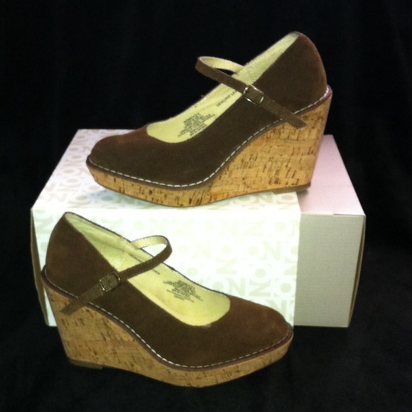 Brown leather MaryJane platform wedges - Size 6