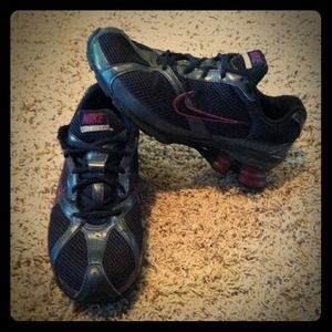 🔻REDUCED🔻Black and Purple Nike Shox 7.5