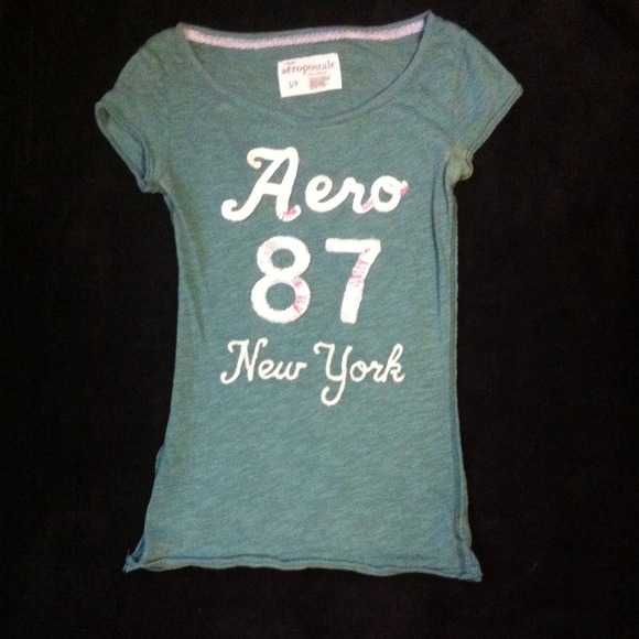 SOLD Aeropostale scoop neck shirt - Size Small