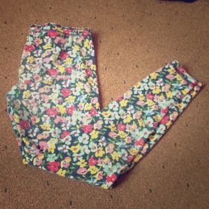 💵✂Hollister floral leggings.