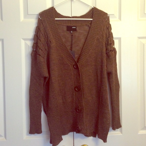 Adorable brown sweater