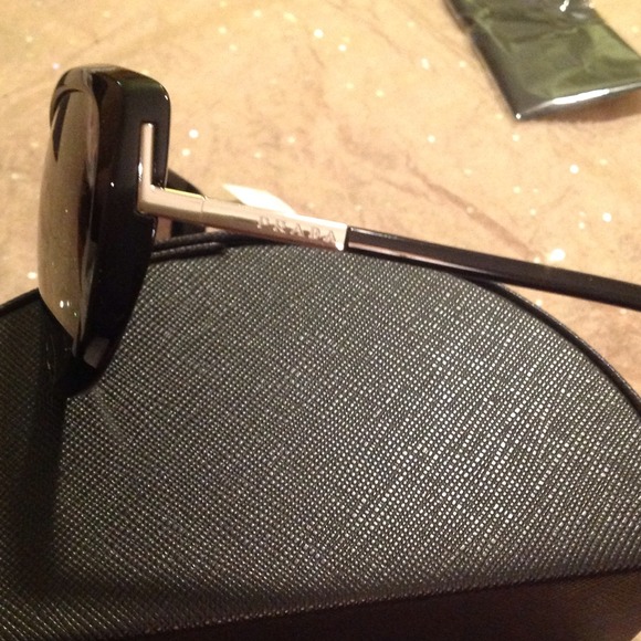 🌀SOLD IN BUNDLE🌀🎉🎉Prada Sunglasses HOST PICK - Picture 3 of 3