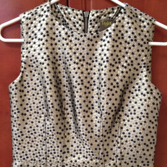 🚫SOLD🚫Beautiful Black/Gold Dress by Taylor - Picture 2 of 4