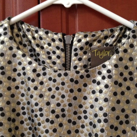 🚫SOLD🚫Beautiful Black/Gold Dress by Taylor - Picture 4 of 4
