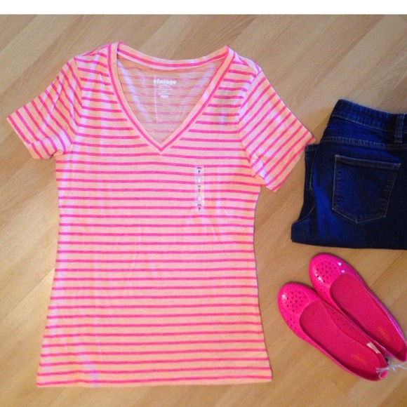 🚫Sold🚫Old Navy "vintage" tee sz S. NWT! Neon! - Picture 4 of 4
