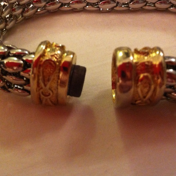 🚫🚫 bundled🚫🚫 Silver tone bracelet - Picture 2 of 4