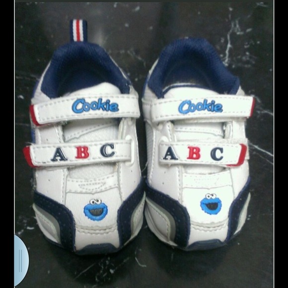 Cookie Monster baby/infants sneaker *TRADED*