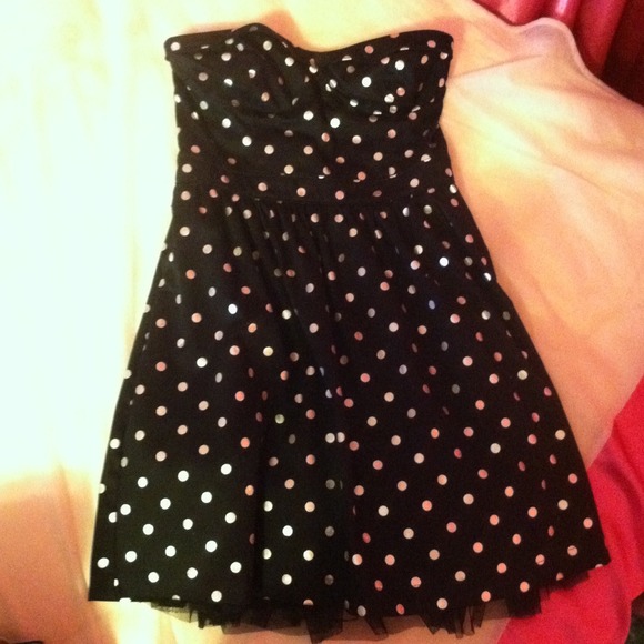 Adorable black strapless dress w/silver polka dots