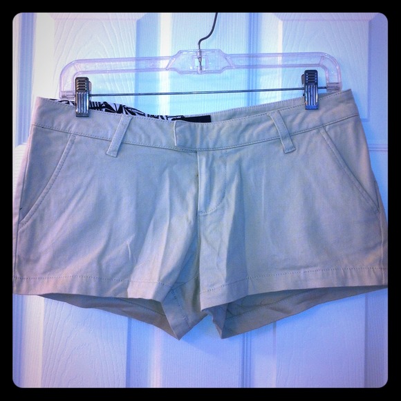Khaki shorts!!