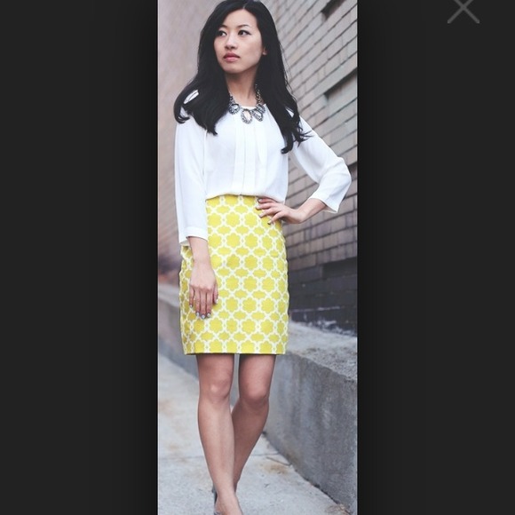 Get the look! Banana republic skirt