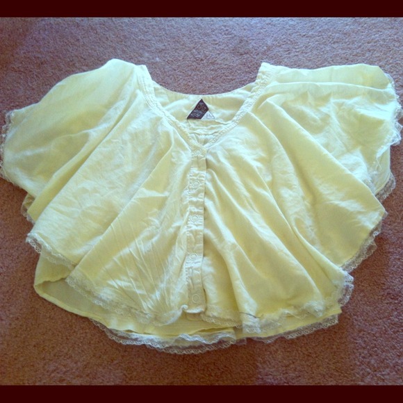 Seneca Rising Pale Yellow Aurora Riffle Top