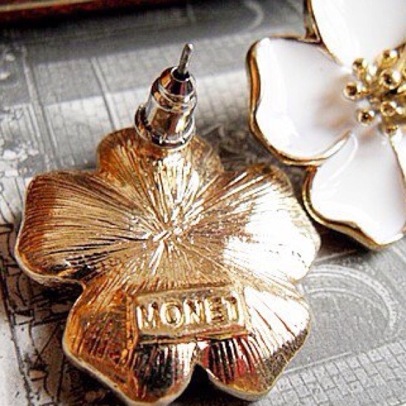 🌸Jasmine Flower Earrings🌸 - Picture 2 of 2