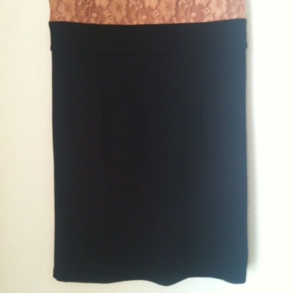 NWOT(Reduced)❗❗❗ Bodycon Lace dress - Picture 3 of 3