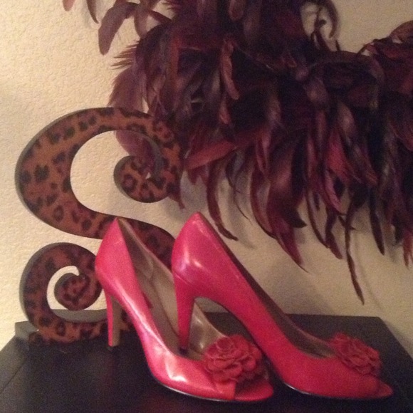 RED LEATHER HIGH HEEL BANDOLINO SHOES