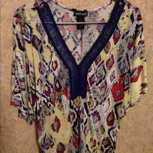 Tribal top