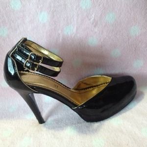 *PRICE REDUCED*WILLING TO BUNDLE*Steve Madden pump