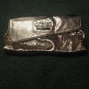 Guess clutch