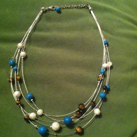 💎NWOT--Layered Beaded Statement Necklace💎